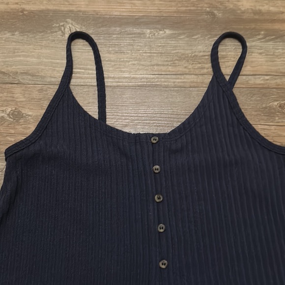 AEO grey button detail tank NWT - Picture 2 of 12